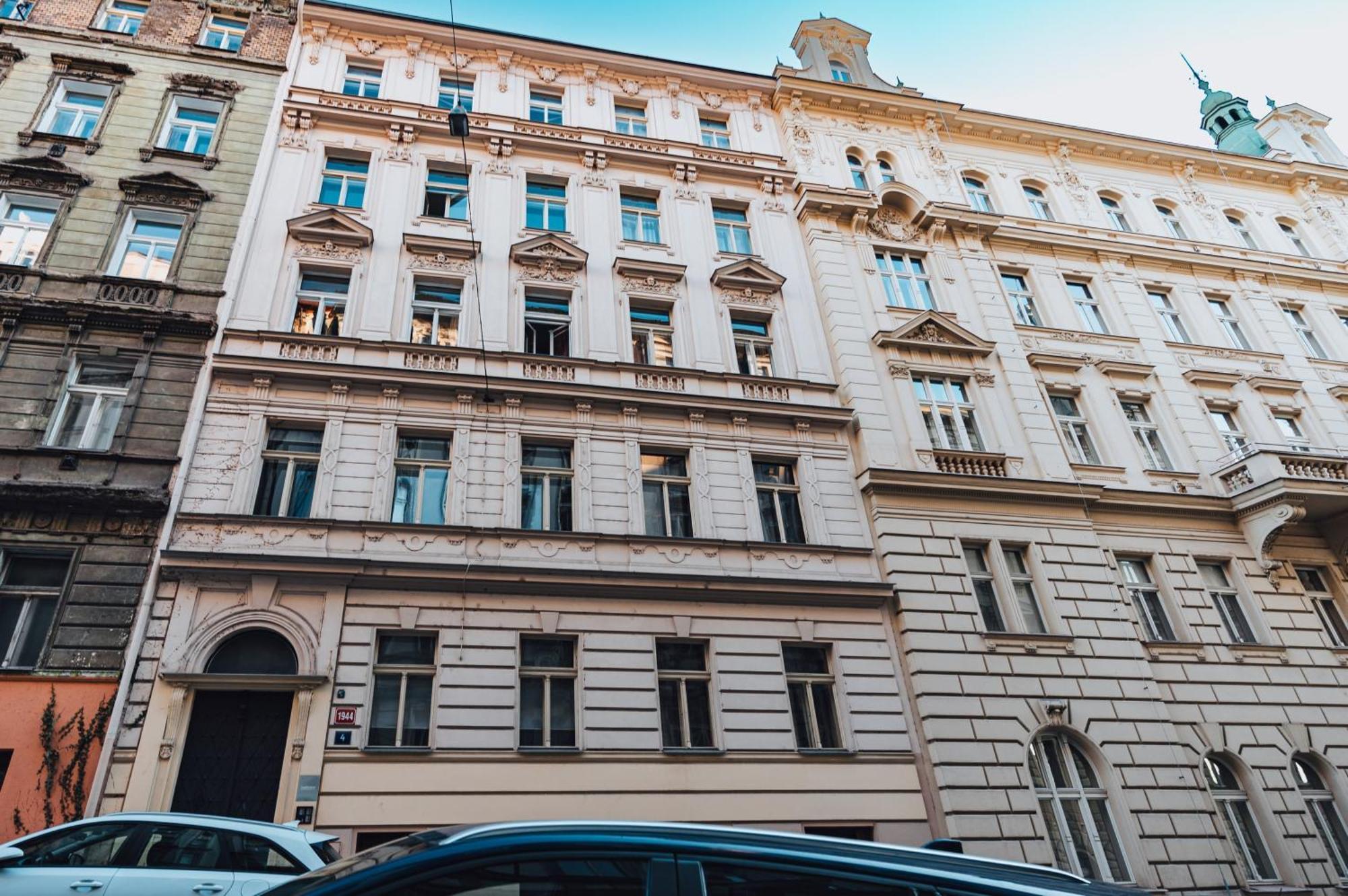 Two-Level Apart With A Terrace Near The Vltava River Prag Eksteriør billede